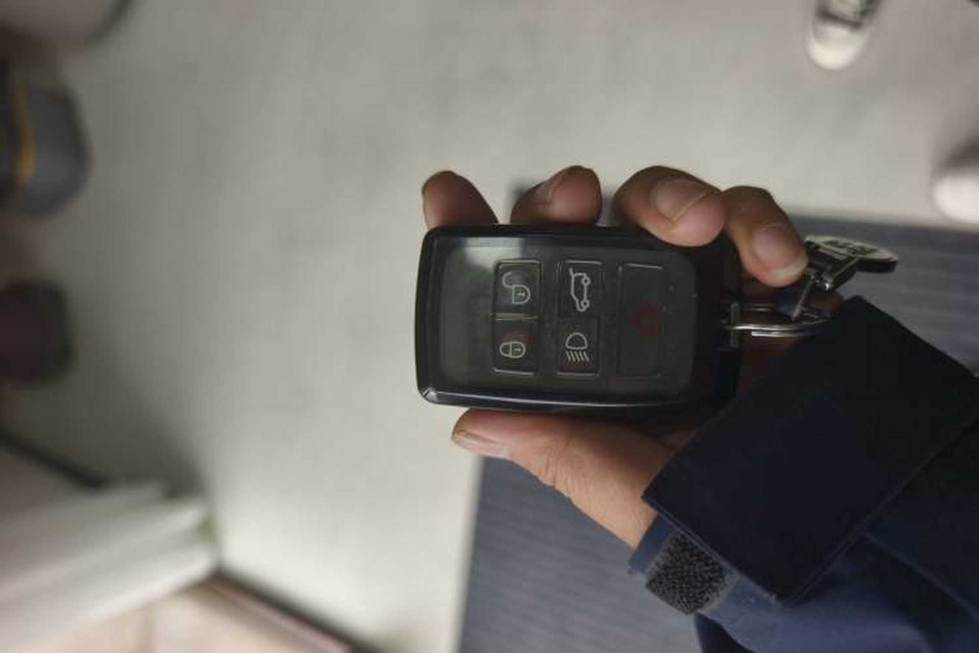 Used Land Rover Defender 2024 90 2.0T P300 S Vehicle Key