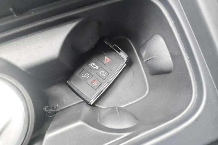 Used Land Rover Defender 2024 110 3.0T P400 X-DYNAMIC HSE Vehicle Key
