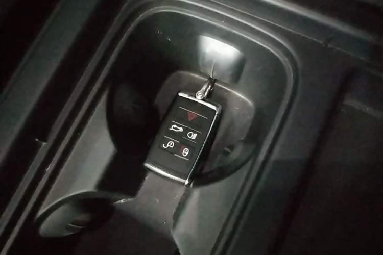 Used Land Rover Defender 2024 110 3.0T P400 X-DYNAMIC HSE Vehicle Key