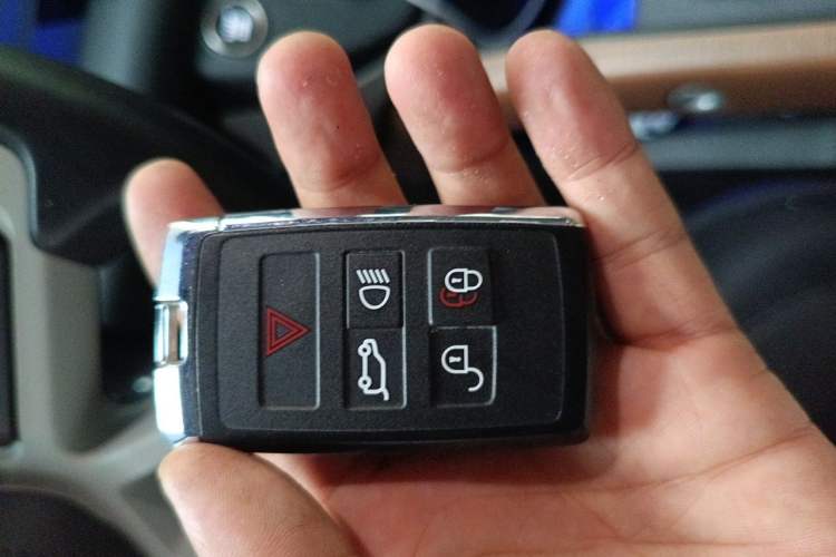 Used Land Rover Defender 2024 110 3.0T P400 X-DYNAMIC HSE Vehicle Key