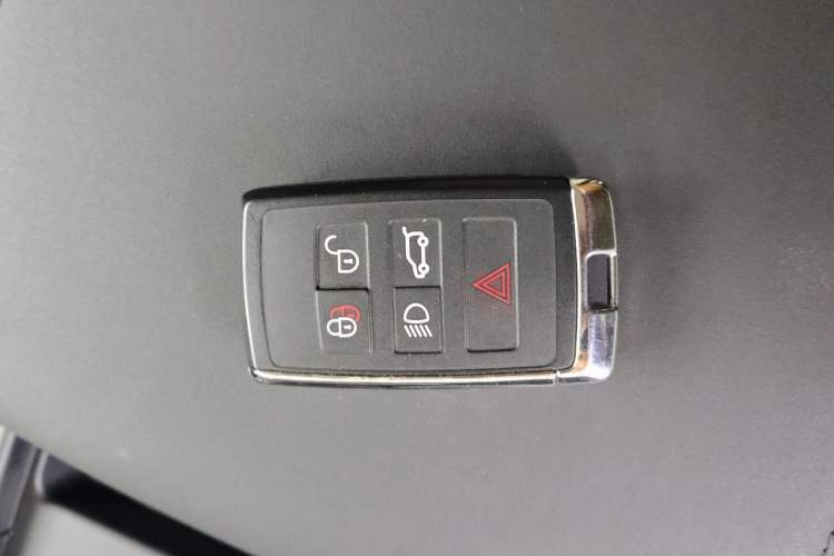Used Land Rover Defender 2024 90 3.0T P400 HSE Vehicle Key