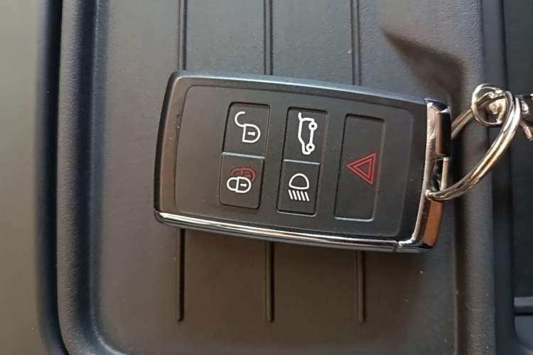 Used Land Rover Defender 2024 110 3.0T P400 X-DYNAMIC HSE Vehicle Key