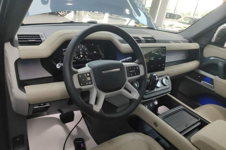 Used Land Rover Defender 2024 90 3.0T P400 HSE Center Console