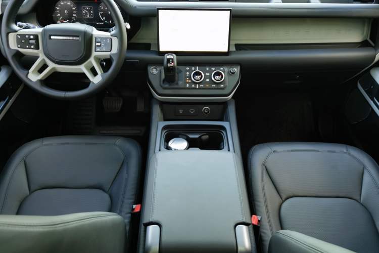 Used Land Rover Defender 2024 90 3.0T P400 HSE Interior 1