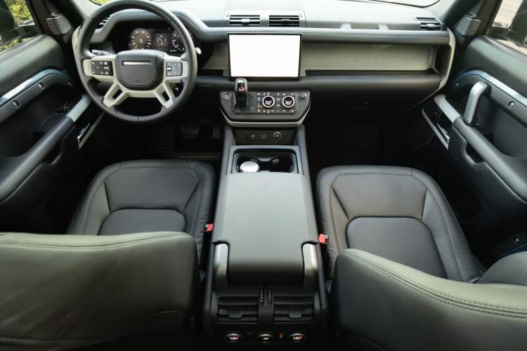 Used Land Rover Defender 2024 90 3.0T P400 HSE Interior 2