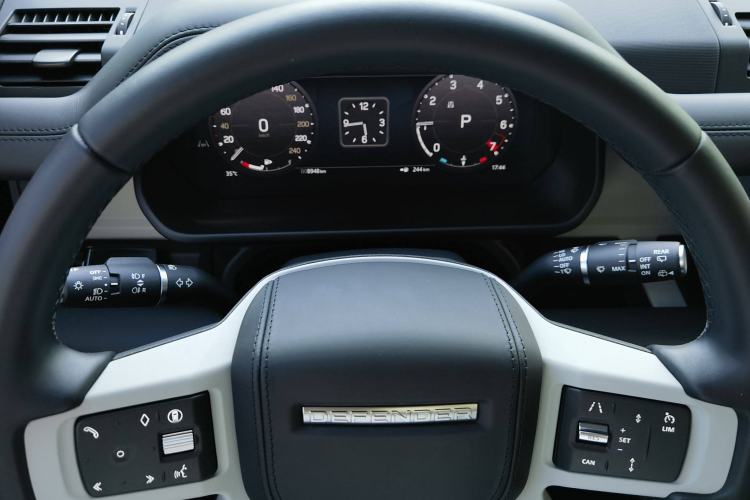Used Land Rover Defender 2024 90 3.0T P400 HSE Interior 4