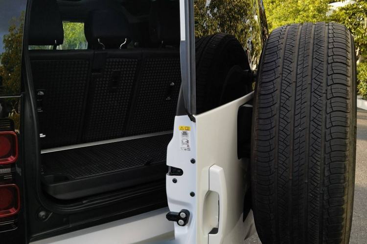 Used Land Rover Defender 2024 90 3.0T P400 HSE Interior 6