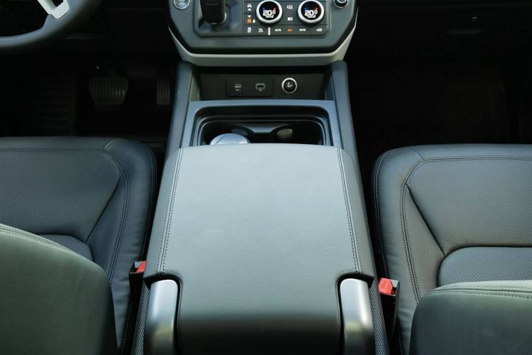 Used Land Rover Defender 2024 90 3.0T P400 HSE Interior 7