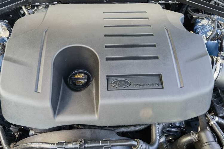 Used Land Rover Defender 2024 90 3.0T P400 HSE Interior 8