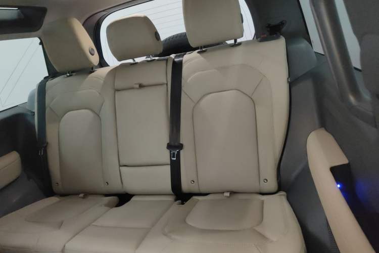 Used Land Rover Defender 2024 90 3.0T P400 HSE Left Rear Seat
