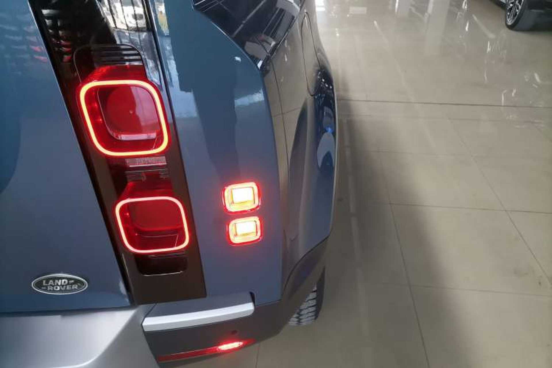 Used Land Rover Defender 2024 90 3.0T P400 HSE Right Rear Taillight
