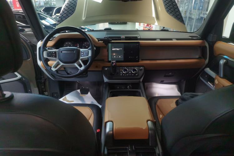 Used Land Rover Defender 2024 110 3.0T P400 X-DYNAMIC HSE Center Console