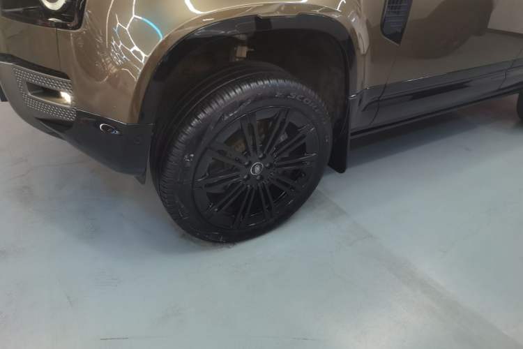 Used Land Rover Defender 2024 110 3.0T P400 X-DYNAMIC HSE Exterior 4