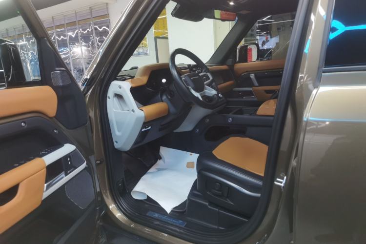 Used Land Rover Defender 2024 110 3.0T P400 X-DYNAMIC HSE Left Front Seat