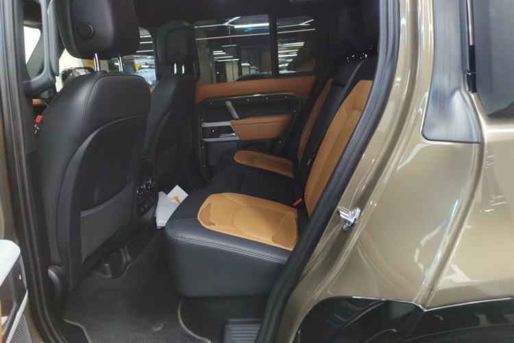 Used Land Rover Defender 2024 110 3.0T P400 X-DYNAMIC HSE Left Rear Seat