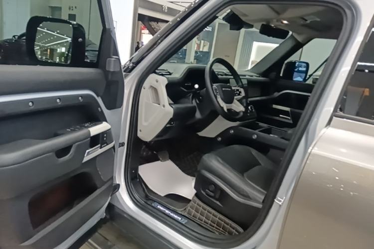 Used Land Rover Defender 2024 110 3.0T P400 XS Driver Seat