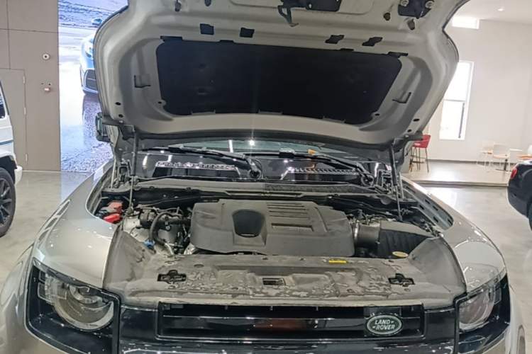 Used Land Rover Defender 2024 110 3.0T P400 XS Engine Bay