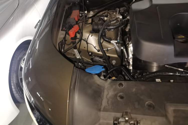 Used Land Rover Defender 2024 110 3.0T P400 X-DYNAMIC HSE Engine Bay Right