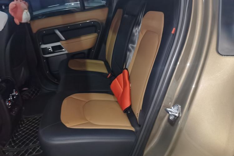 Used Land Rover Defender 2024 110 3.0T P400 X-DYNAMIC HSE Left Rear Seat