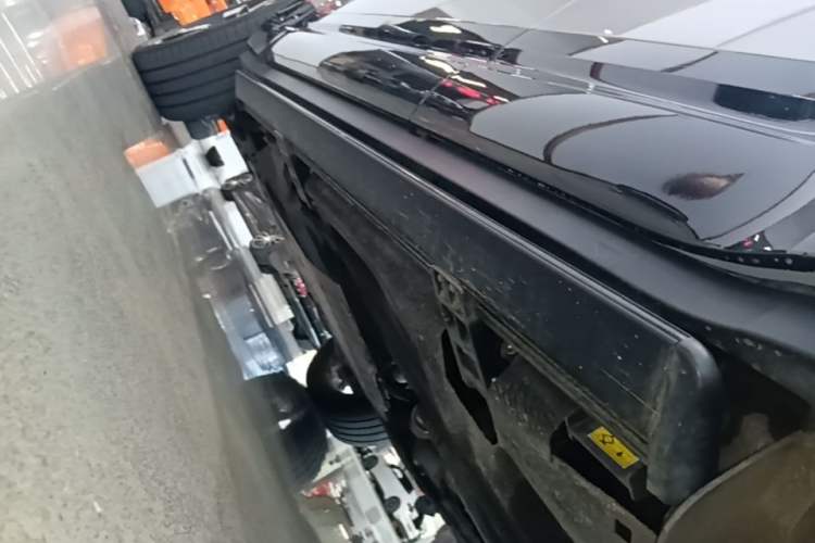 Used Land Rover Defender 2024 110 3.0T P400 XS Left Side Sill