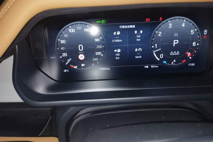 Used Land Rover Defender 2024 110 3.0T P400 X-DYNAMIC HSE Odometer Close Up