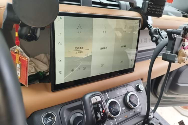 Used Land Rover Defender 2024 110 3.0T P400 Dark Edition Audio And AC Panel