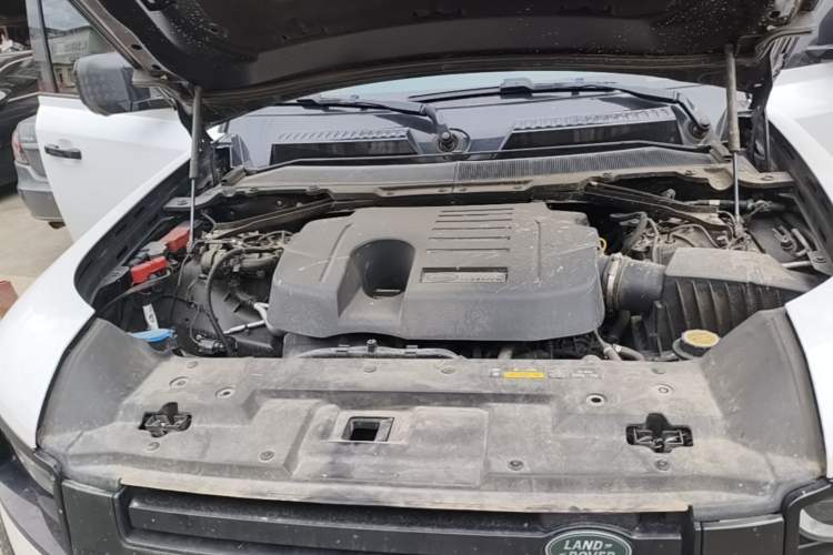 Used Land Rover Defender 2024 110 3.0T P400 Dark Edition Engine Bay