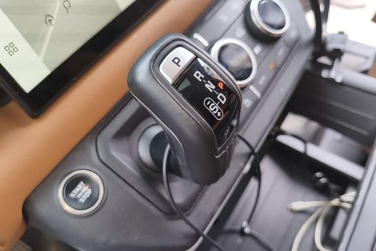 Used Land Rover Defender 2024 110 3.0T P400 Dark Edition Gear Lever