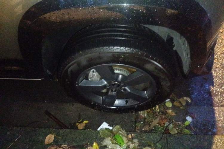 Used Land Rover Defender 2024 110 3.0T P400 X-DYNAMIC HSE Right Front Wheel Hub