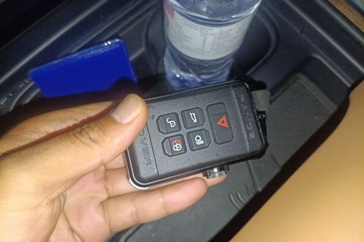Used Land Rover Defender 2024 110 3.0T P400 X-DYNAMIC HSE Vehicle Key