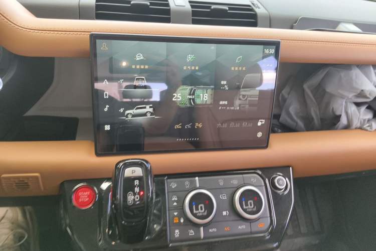 Used Land Rover Defender 2024 110 3.0T P400 Dark Edition Audio And AC Panel
