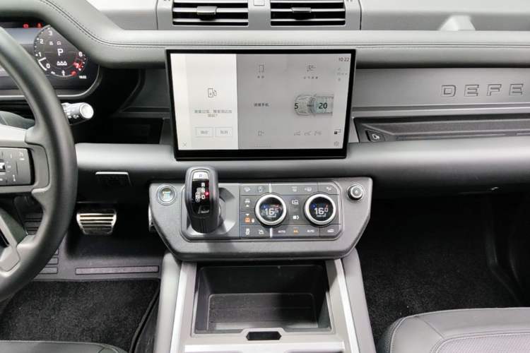 Used Land Rover Defender 2024 110 3.0T P400 X-DYNAMIC HSE Audio And AC Panel