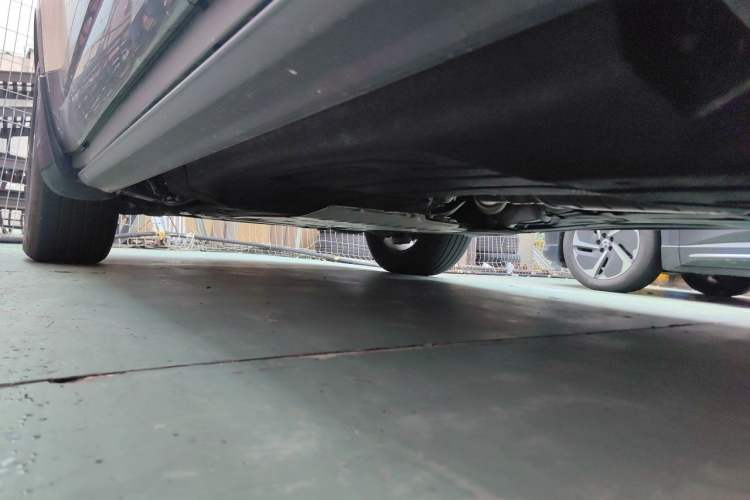 Used Land Rover Defender 2024 110 3.0T P400 X-DYNAMIC HSE Chassis Rear Left