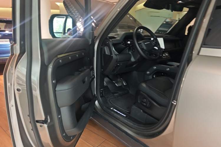 Used Land Rover Defender 2024 110 3.0T P400 X-DYNAMIC HSE Driver Seat