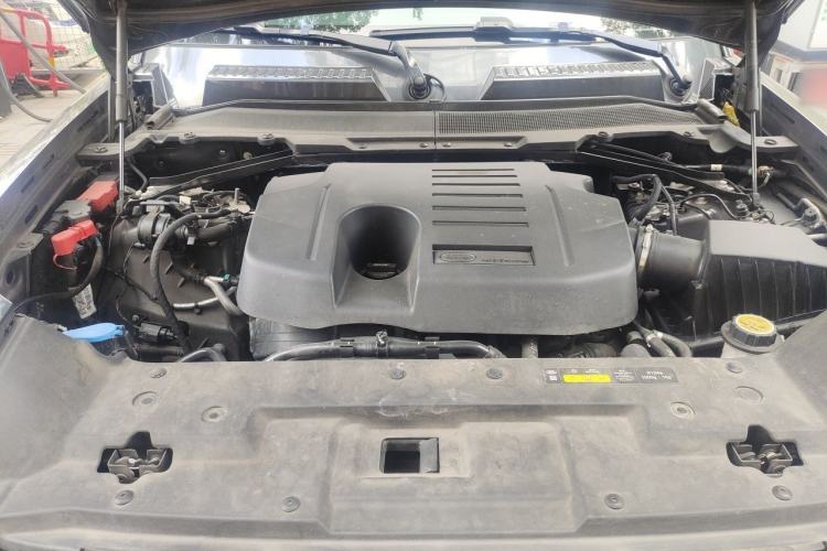 Used Land Rover Defender 2024 110 3.0T P400 X-DYNAMIC HSE Engine Bay