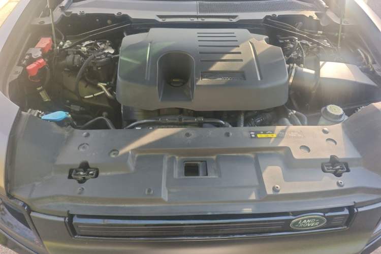 Used Land Rover Defender 2024 110 3.0T P400 X-DYNAMIC HSE Engine Bay