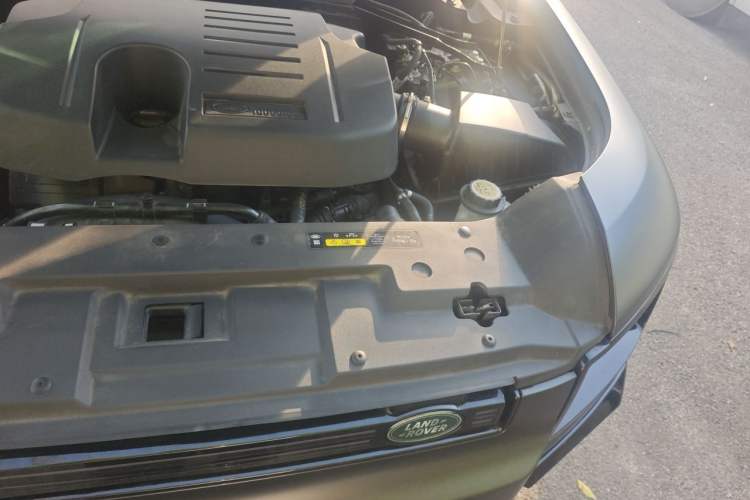 Used Land Rover Defender 2024 110 3.0T P400 X-DYNAMIC HSE Engine Bay Left