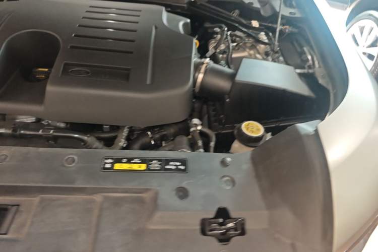 Used Land Rover Defender 2024 110 3.0T P400 X-DYNAMIC HSE Engine Bay Left