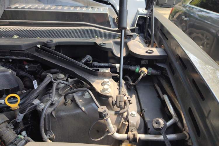 Used Land Rover Defender 2024 110 3.0T P400 X-DYNAMIC HSE Engine Bay Left