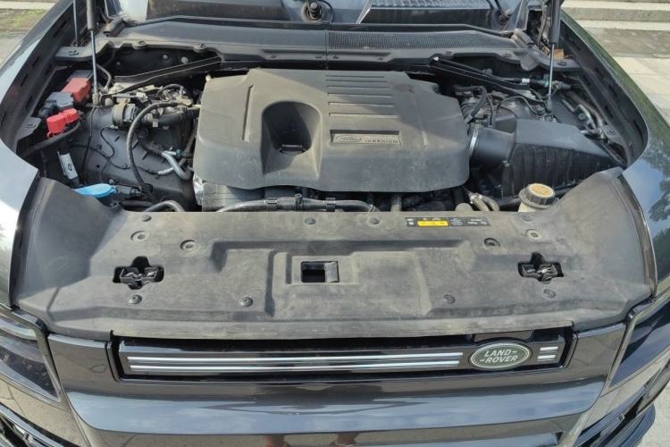Used Land Rover Defender 2024 110 3.0T P400 X-DYNAMIC HSE Engine Bay
