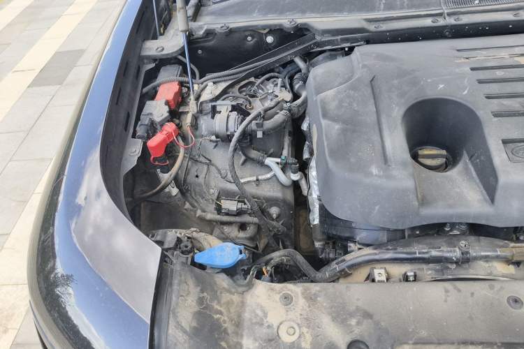 Used Land Rover Defender 2024 110 3.0T P400 Dark Edition Engine Bay Right