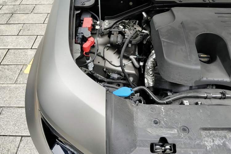 Used Land Rover Defender 2024 110 3.0T P400 X-DYNAMIC HSE Engine Bay Right