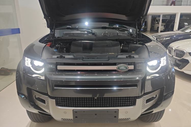 Used Land Rover Defender 2024 110 3.0T P400 X-DYNAMIC HSE Engine Bay