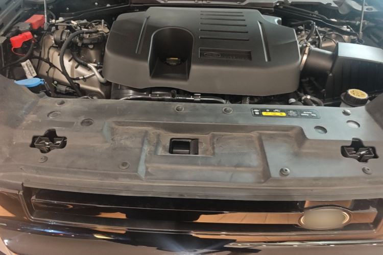 Used Land Rover Defender 2024 110 3.0T P400 X-DYNAMIC HSE Engine Bay