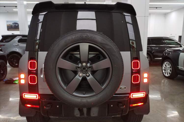 Used Land Rover Defender 2024 110 3.0T P400 X-DYNAMIC HSE Exterior 4