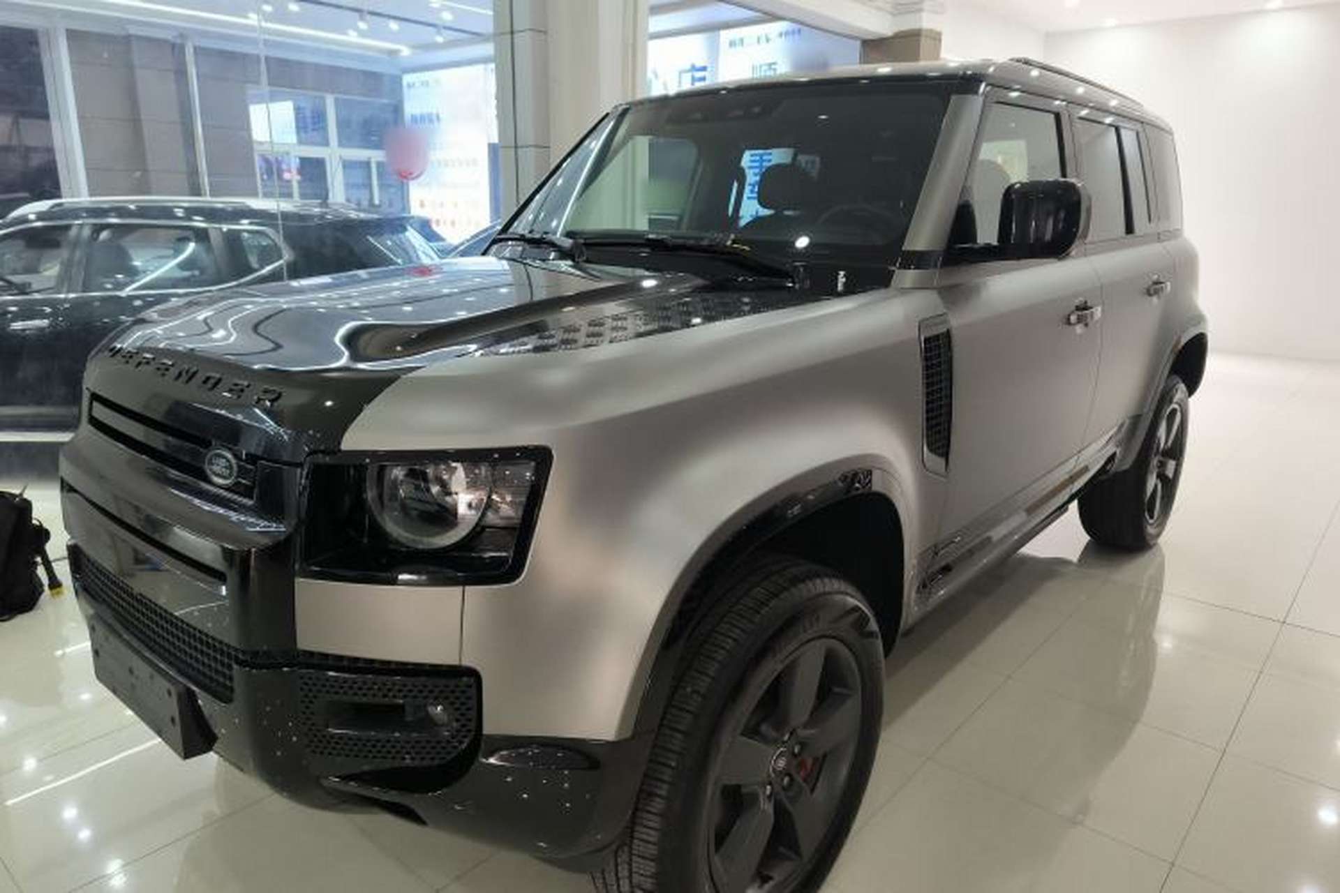 Used Land Rover Defender 2024 110 3.0T P400 X Front Left 45 Deg