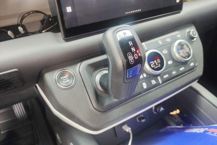 Used Land Rover Defender 2024 110 3.0T P400 X-DYNAMIC HSE Gear Lever