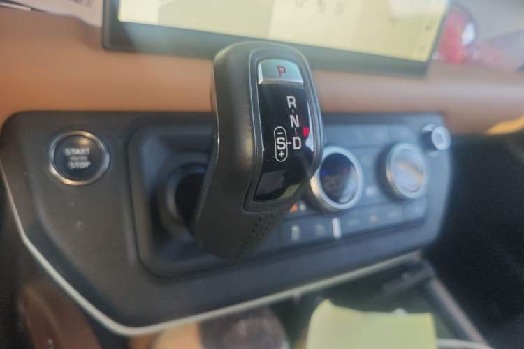 Used Land Rover Defender 2024 110 3.0T P400 X-DYNAMIC HSE Gear Lever