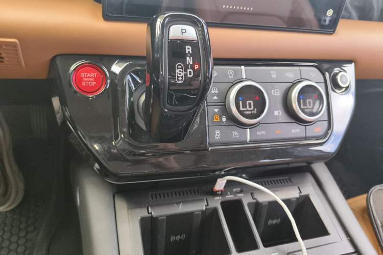 Used Land Rover Defender 2024 110 3.0T P400 Dark Edition Gear Lever