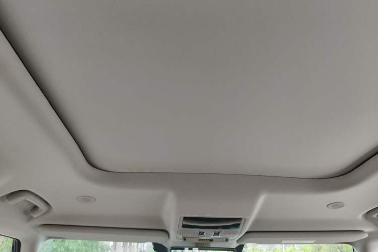 Used Land Rover Defender 2024 110 3.0T P400 Dark Edition Headliner